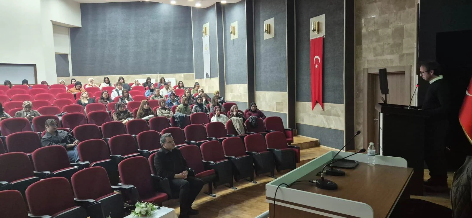 Sağlık Bilimleri Fakültesi Öğrencilerine Yönelik Seminer Gerçekleştirildi